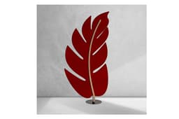 Der EASYfelt LeaveMe Monstera in Rot ist ein dekorativer und akustisch wirksamer Raumteiler mit einer elegant gebogenen Blattform. Das Modell aus hochwertigem PET-Filz reduziert störenden Nachhall und schafft mehr Ruhe und Struktur im Raum. Ideal für Büros, Empfangsbereiche oder kreative Arbeitsumgebungen, in denen Akustik und Design harmonisch zusammenkommen.