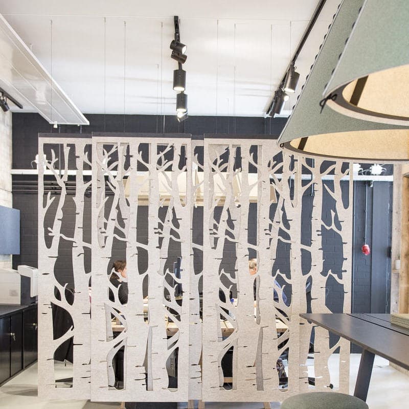 Akoestische divider met unieke patronen en uiteenlopende kleuren en prints