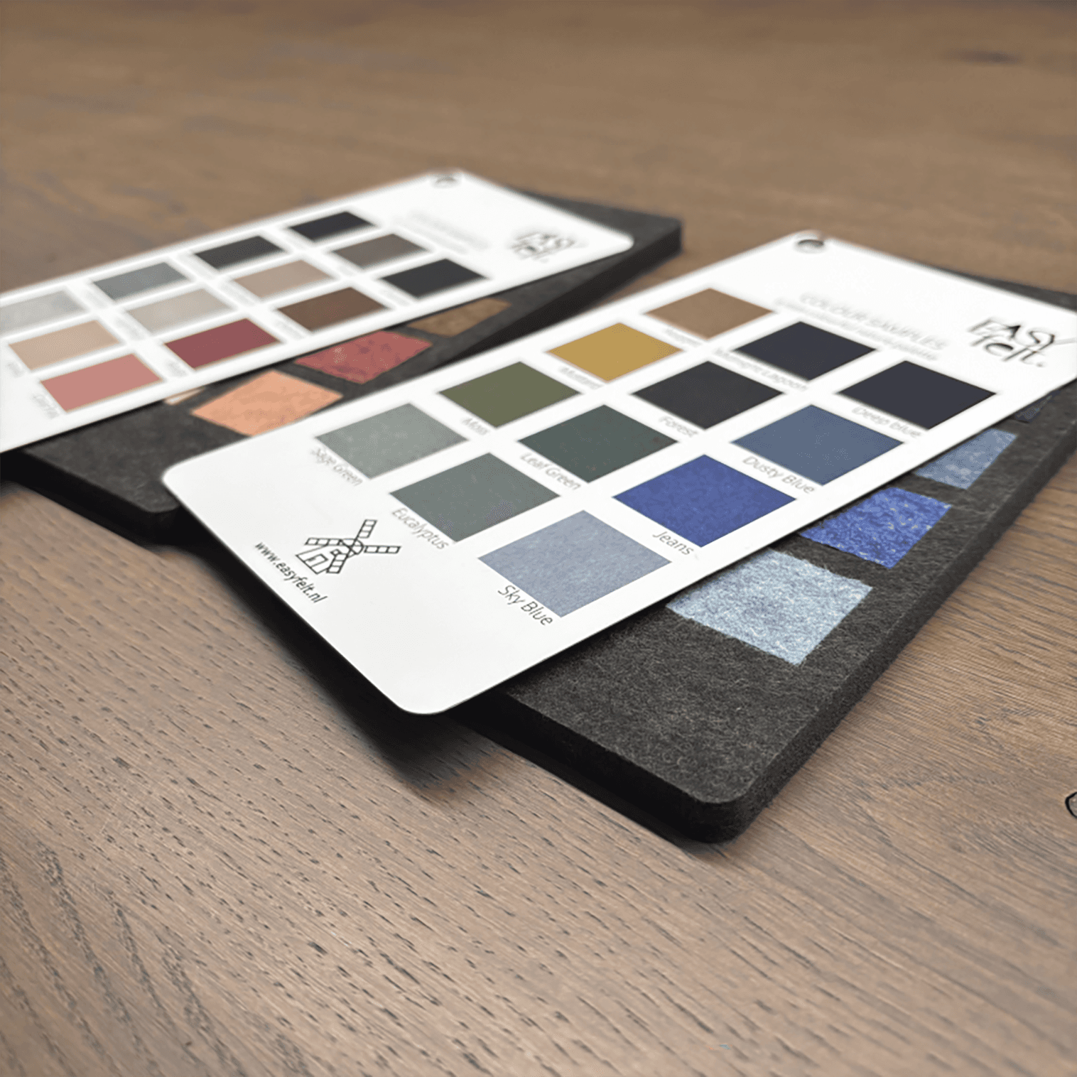 Musterkarte EASYfelt 9 mm mit allen Farben des niederländischen PET-Filzes.