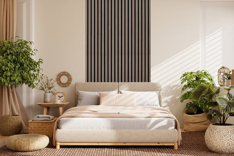EASYwood Akupanel in Ash bringt eine ruhige, moderne Holzoptik ins Schlafzimmer. Die dezenten, hellen Lamellen verbessern die Raumakustik, reduzieren Nachhall und schaffen eine entspannte und harmonische Schlafumgebung. Ideal für Innenräume, in denen Gestaltung und Wohnkomfort im Vordergrund stehen.